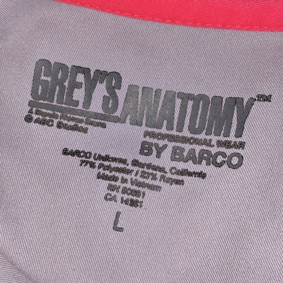 Greys Anatomy pink nurses scrub top size large - Picture 5 of 6